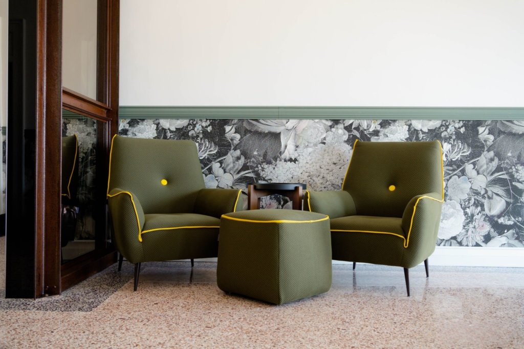 contract Lo Stemma, Luxury Hotel